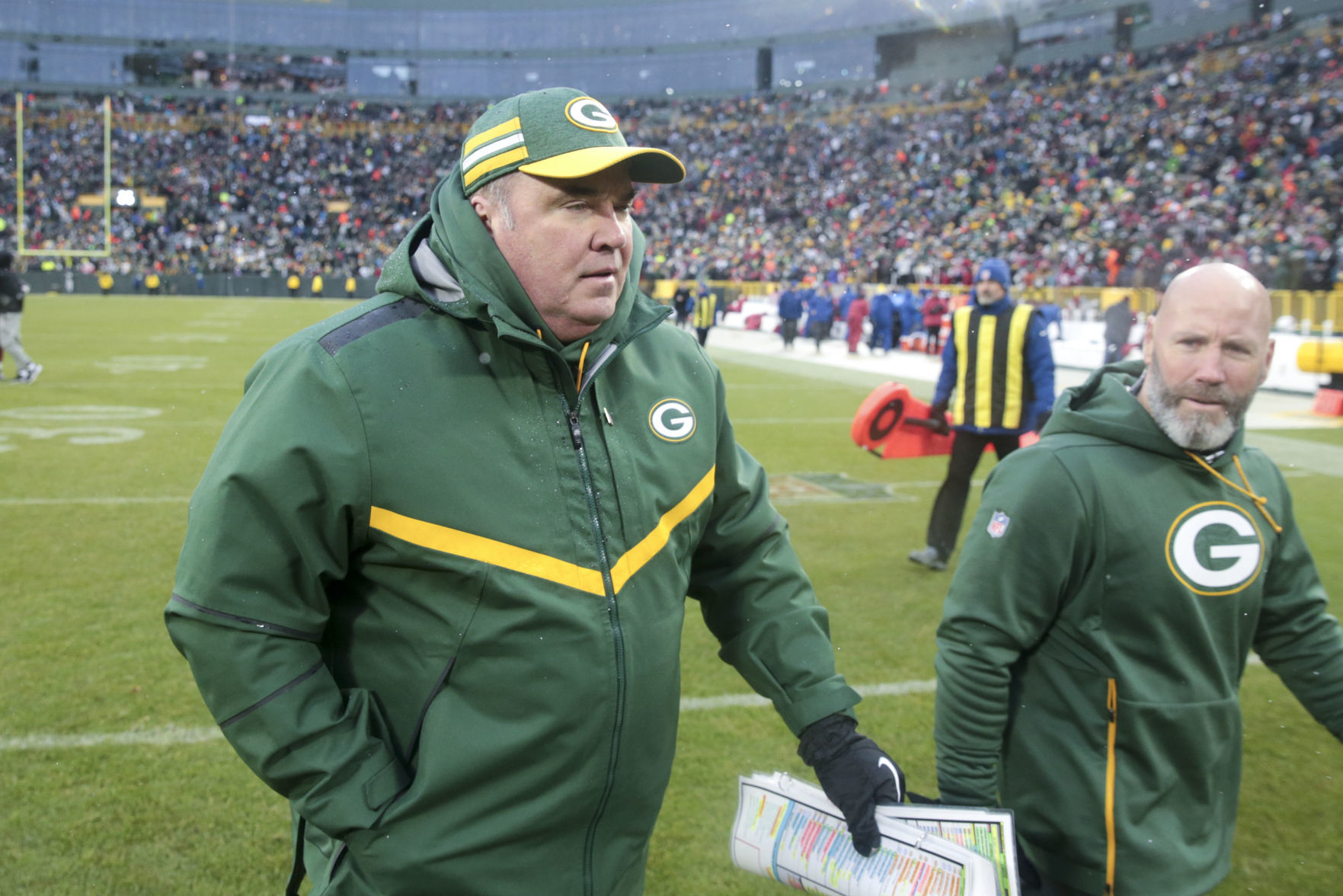 Mike McCarthy walks off for last time, State Journal photo